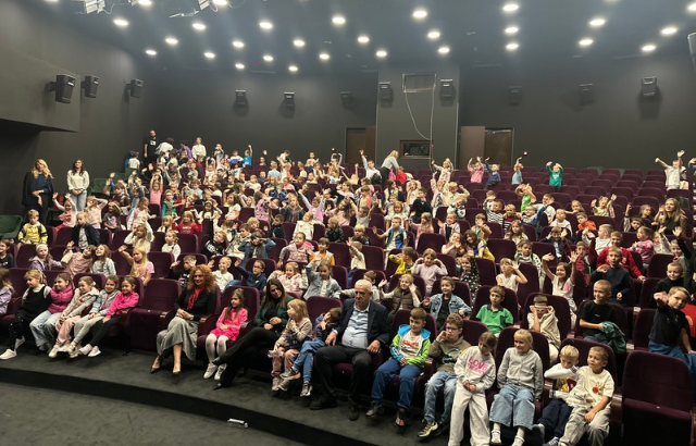 Општина Чајетина обезбедила подршку за 203 првака: Новчана помоћ и чланске карте библиотеке