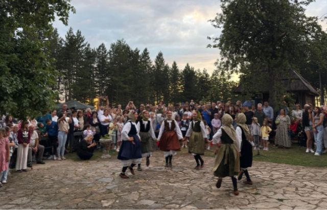 Традиција, обичаји и заједништво - "Петровдански дани" у Сирогојну